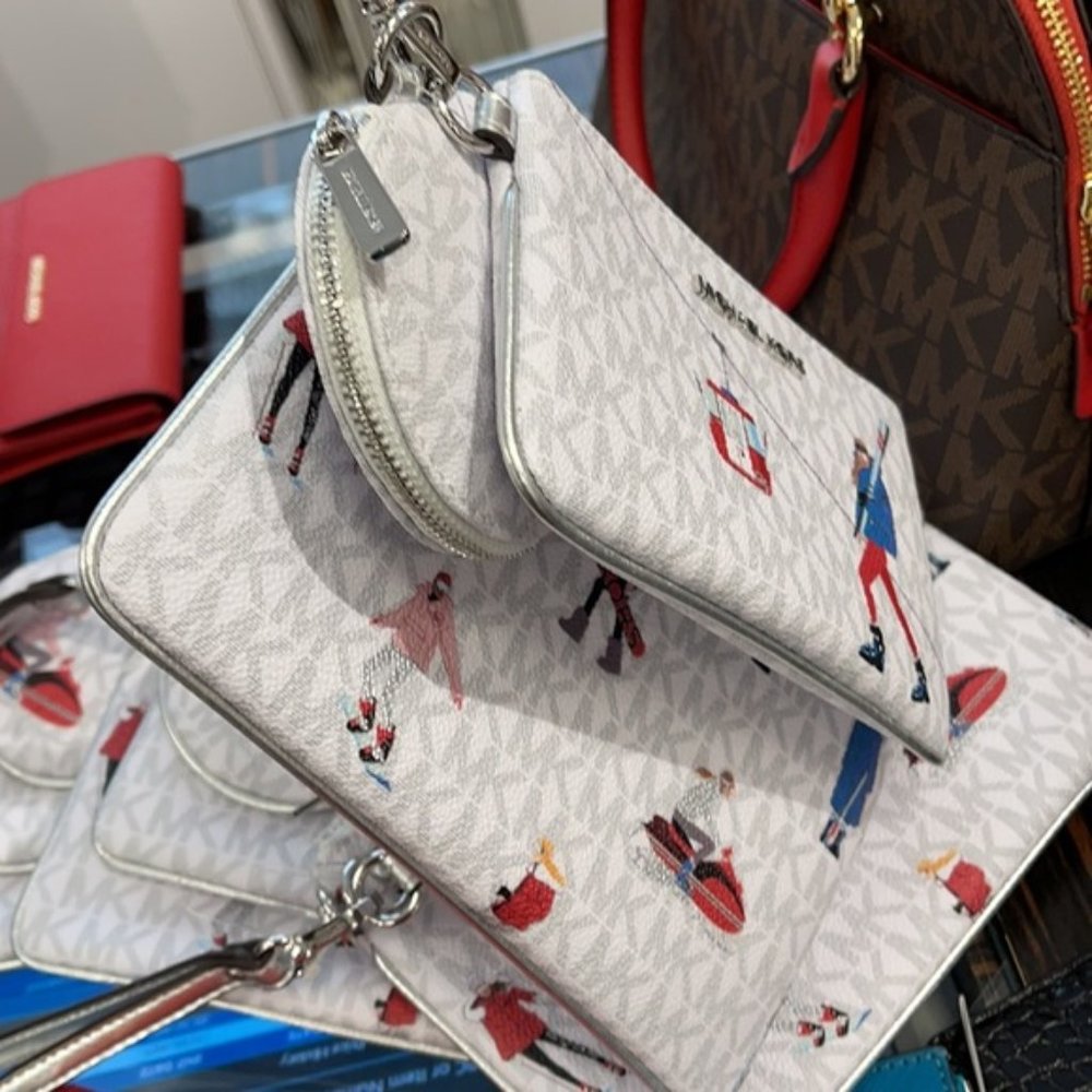 Michael Kors Jet Set Girls Wristlet Trio - Picture 10 of 16